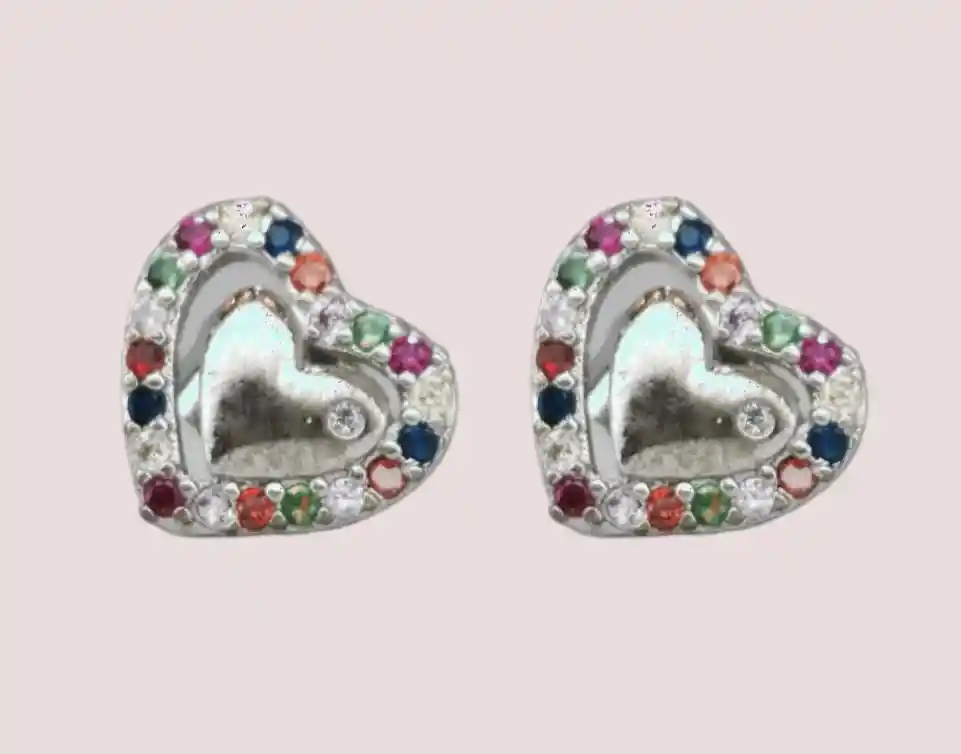 Aretes En Acero Plateados Diseño Corazón Con Circones De Colores