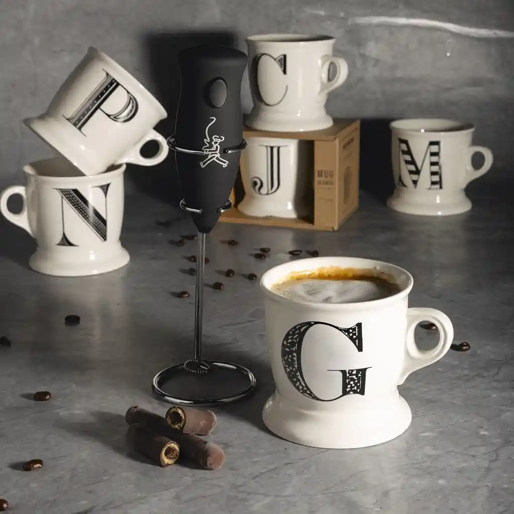 Kit Mug Letra G + Batidor Café