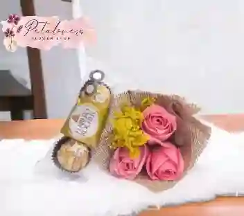 Arreglo Floral, 3 Rosas Rosadas Y Chocolates Ferrero X3