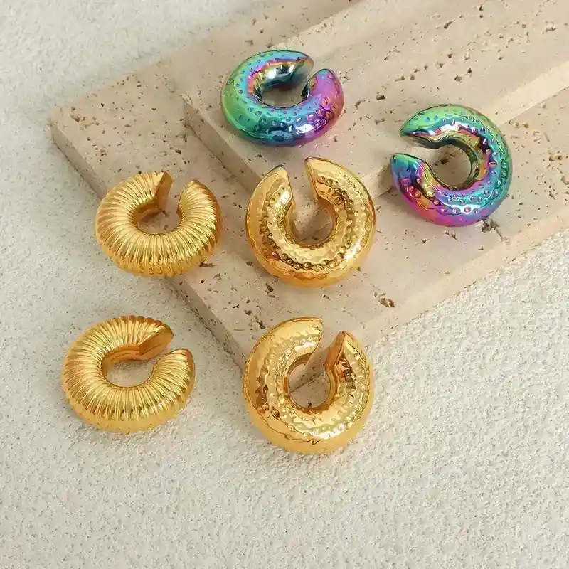 Ear Cuff Rayas Dorado