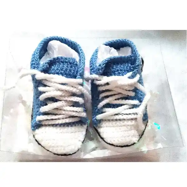 Zapatitos Tipo Converse Para Bebes 3-6 Meses En Color Azul Bebe. Chavitos. Patucos.