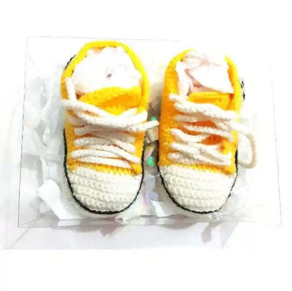 Zapatitos Tipo Converse Para Bebes 3-6 Meses En Color Amarillo Mostaza. Chavitos. Patucos.