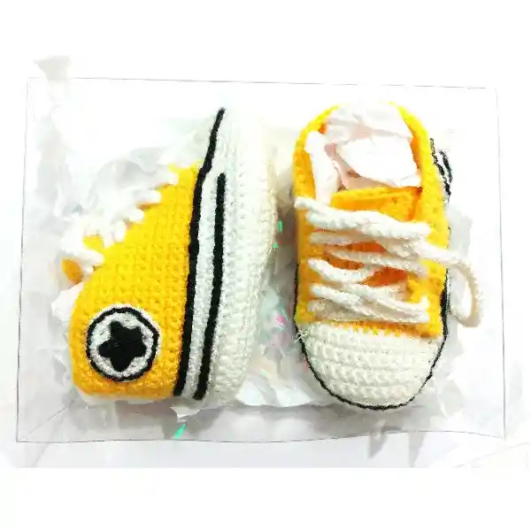 Zapatitos Tipo Converse Para Bebes 3-6 Meses En Color Amarillo Mostaza. Chavitos. Patucos.