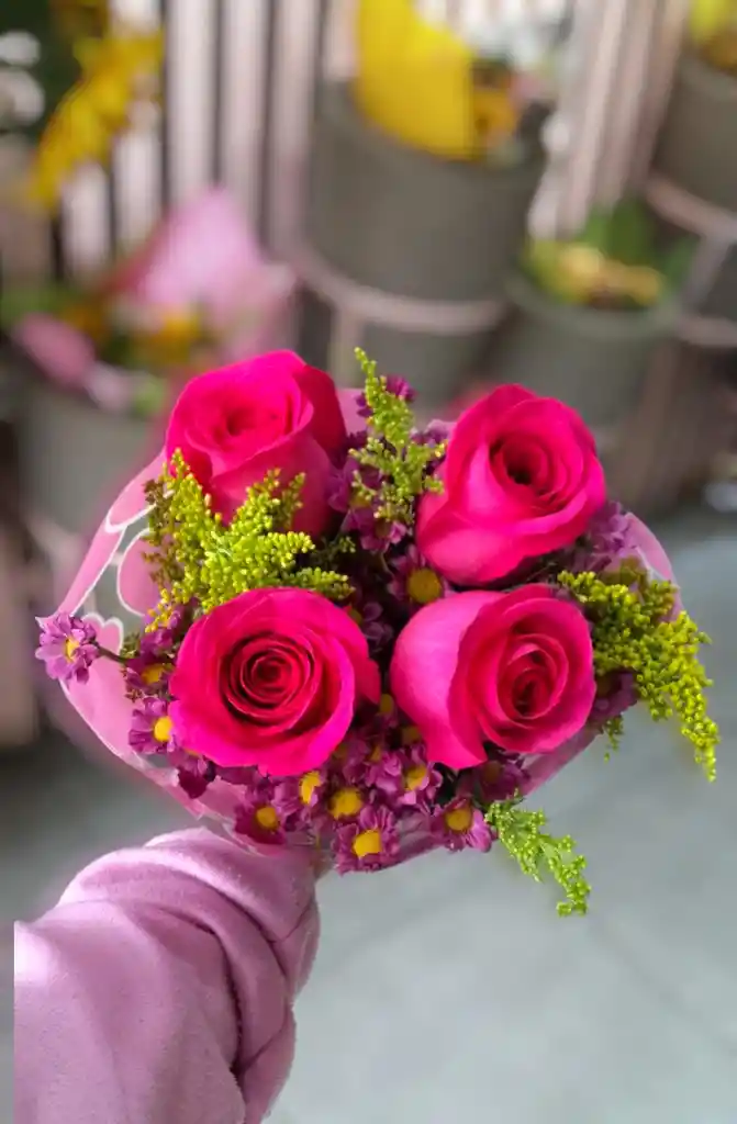 Bouquet De Rosas Fucsia