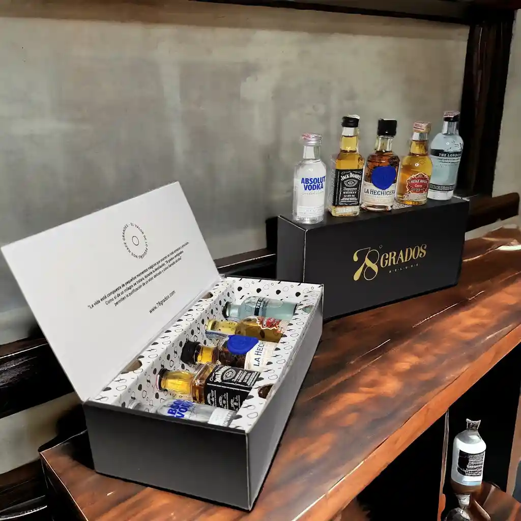 Caja Premium De 5 Mini Botellas De Licor (referencia #2)