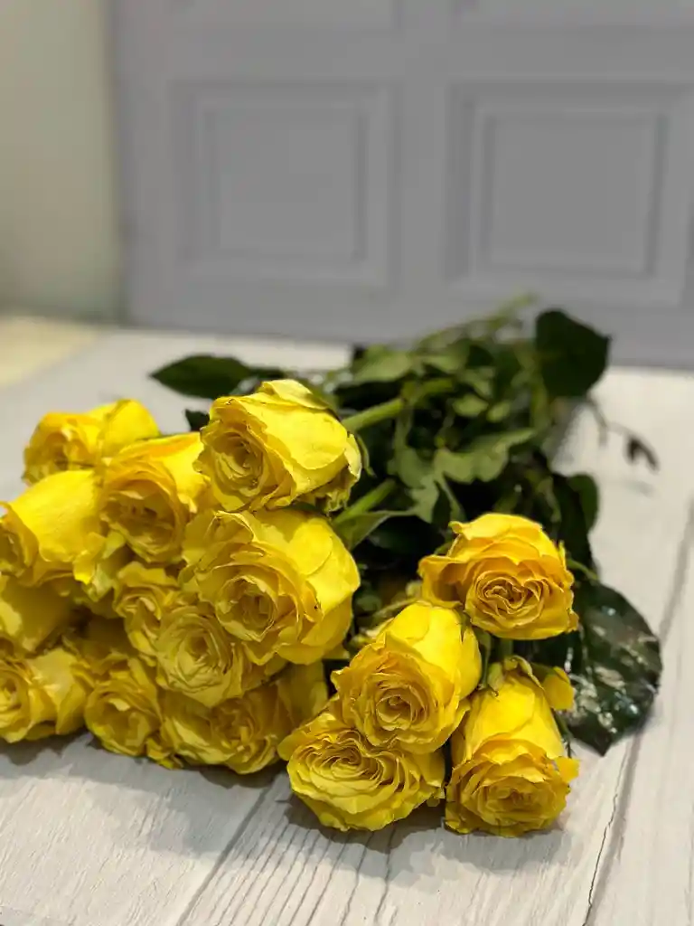 Paquete De 24 Rosas Amarillas