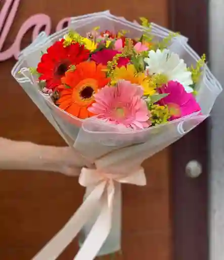 Bouquet En Gerberas Surtidas Envoltura Papel Coreano Tono Segun Disponibilidad.