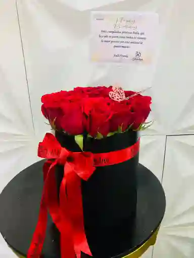 Caja Redonda En Rosas Rojas