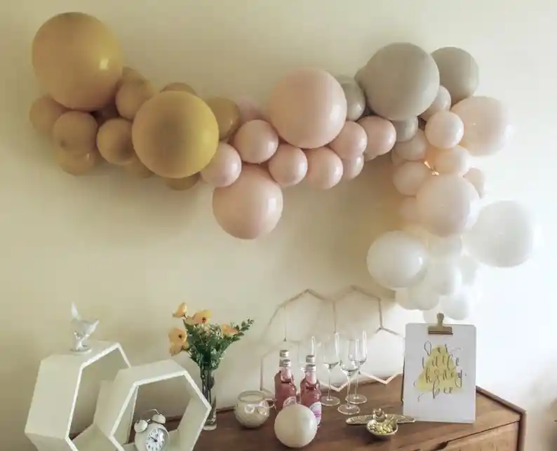 Semiarco De Globos Mostaza Crema Arena Blanco Oficina