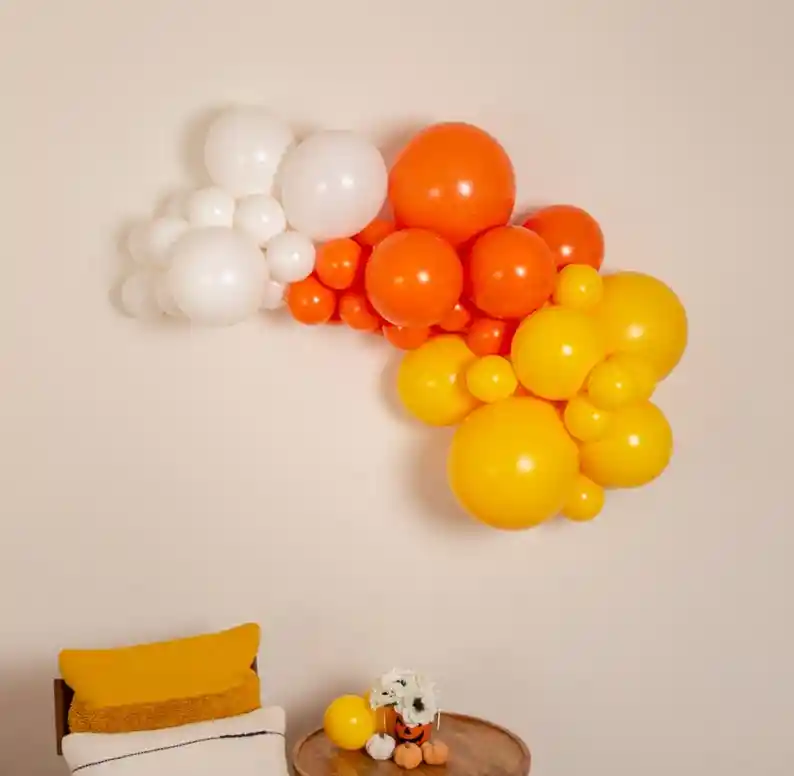 Semiarco De Globos Blanco Naranja Mostaza Oficina