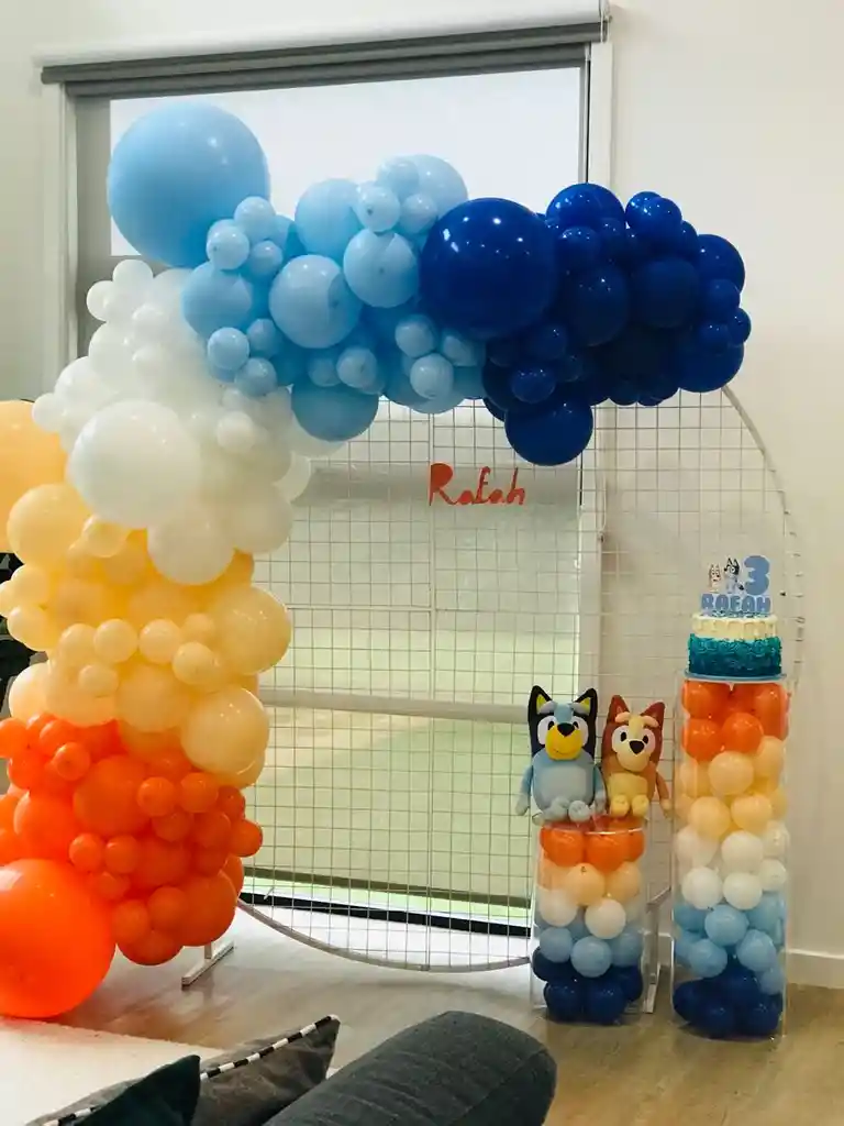 Arco De Globos Bluey Perro Naranja Azul Crema Animales