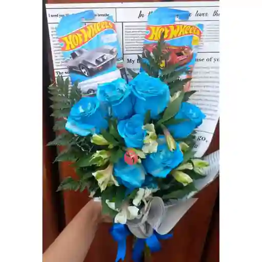 Bouquet Rosas Blancas Astromelia Follaje Y Carro De Jueguete