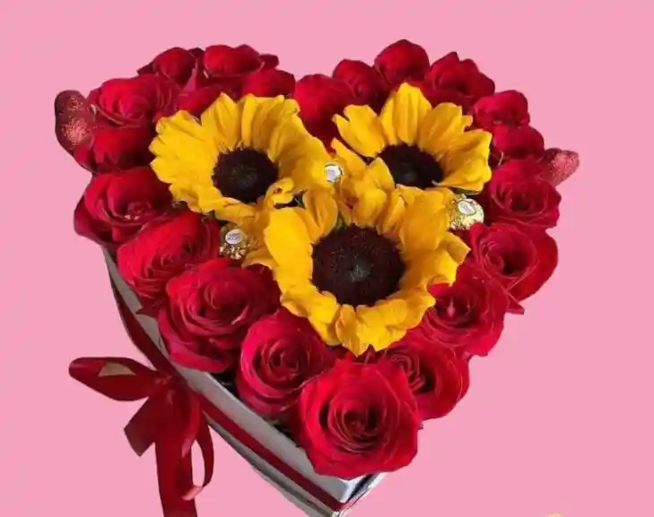 Arreglo De Flores ( Rosas Y Girasoles - Regalo Para Mujer - Ramo De Flores - Amor Y Amistad)