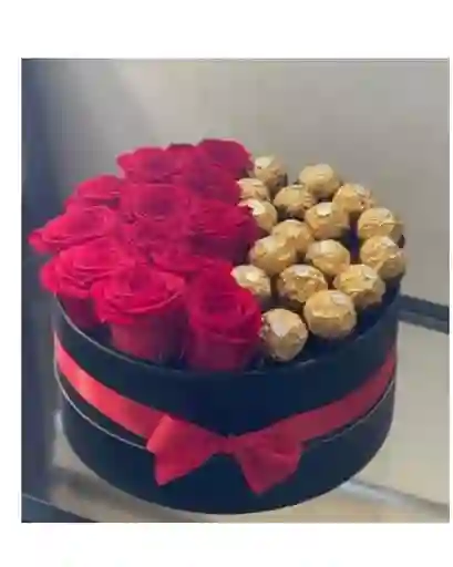 Caja Con 12 Rosas Rojas + 12 Bombones De Chocolates