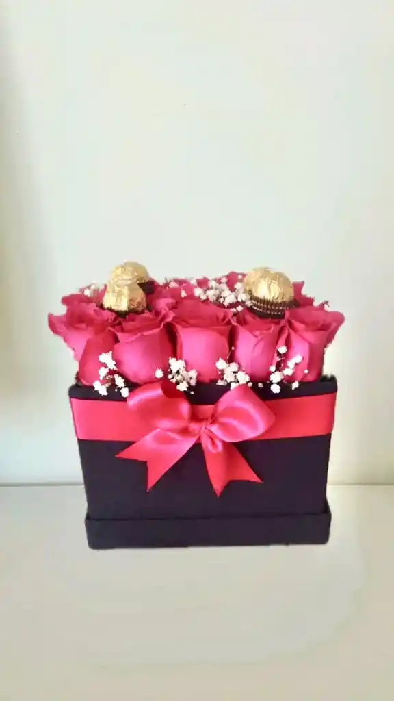 Caja De Rosas X15 Rosas Y 4 Ferreros