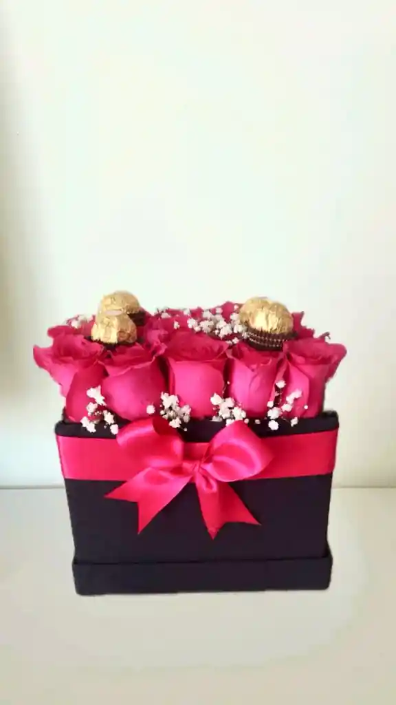 Caja De Rosas X15 Rosas Y 4 Ferreros