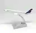 Avion Pequeño Metalico De Acero Coleccionable De Latam B787-9 - Largo 16cm + Soporte