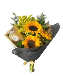 Flores En Ramo De Girasoles Con Chocolates