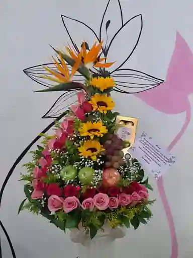 Arreglo Frutal Con Rosas