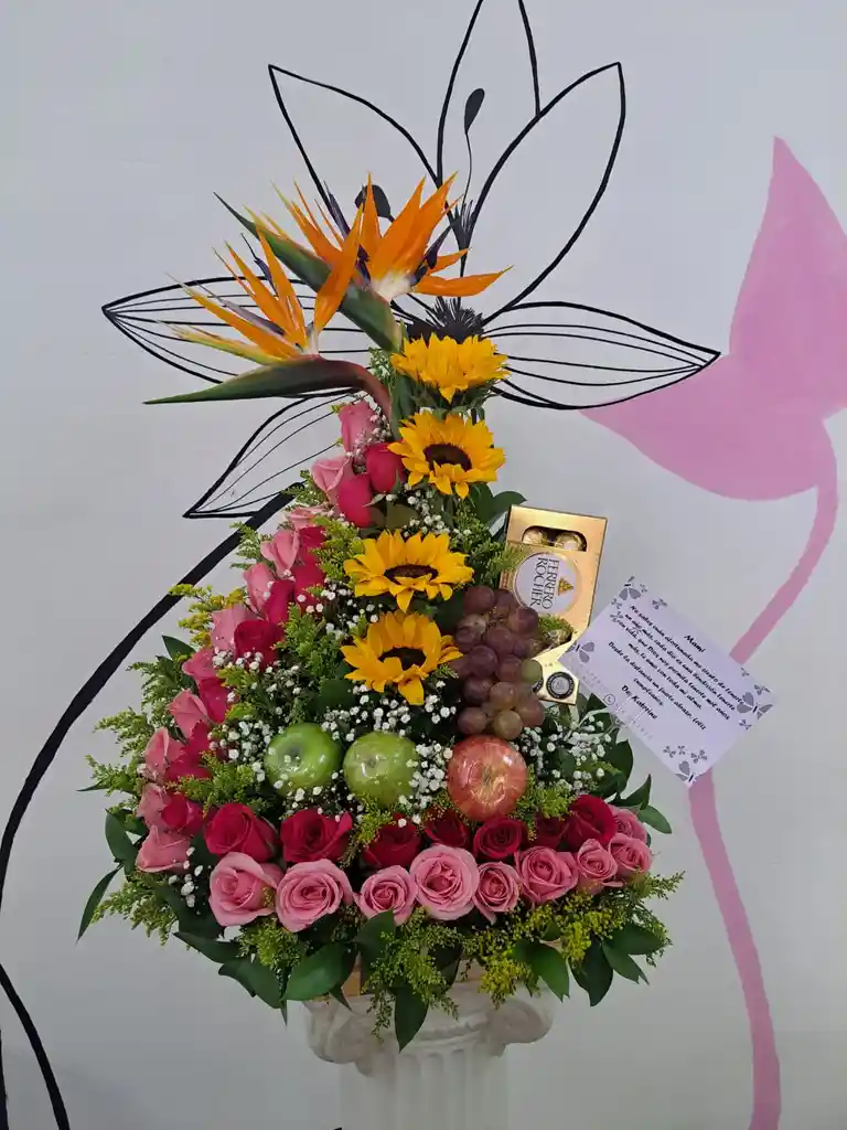 Arreglo Frutal Con Rosas