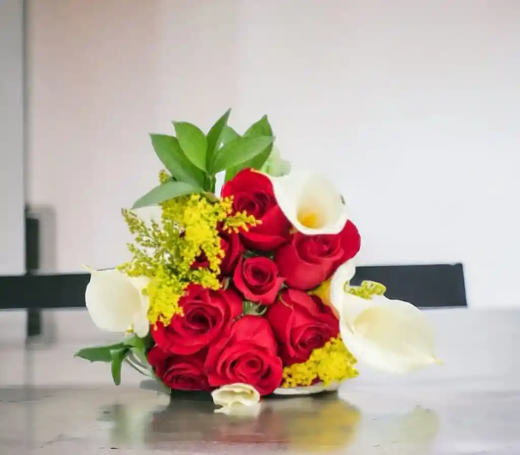 Bouquet Rosas Rojas X9 Y Cartuchos X3