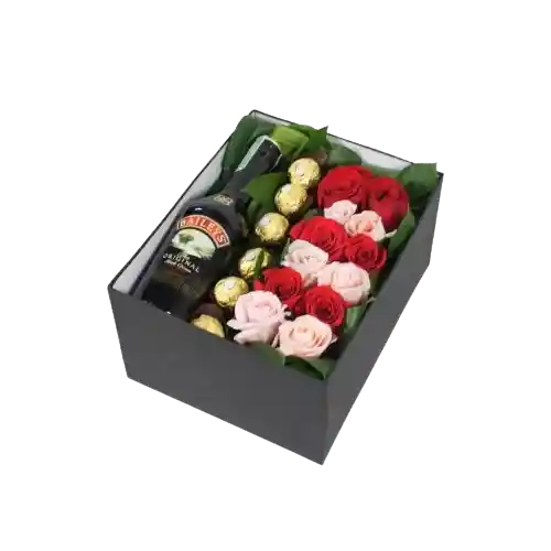 Rosas En Caja Con Botella Baileys Y Chocolates Ferrero Rocher