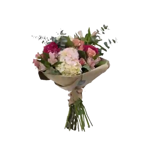 Flores De Hortensias Y Rosas En Bouquet