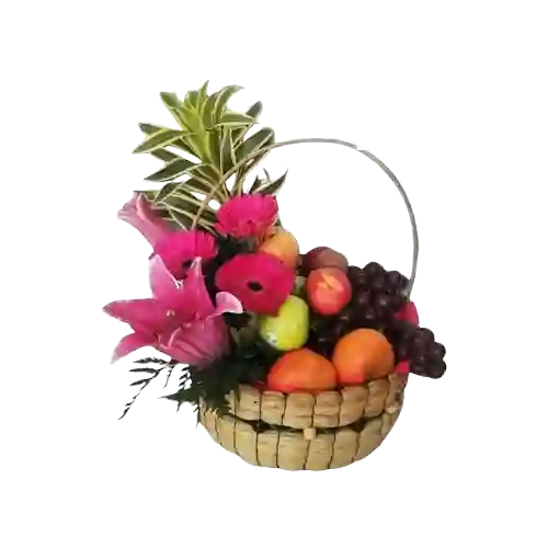 Flores De Gerberas, Lirios Y Frutas En Cesta