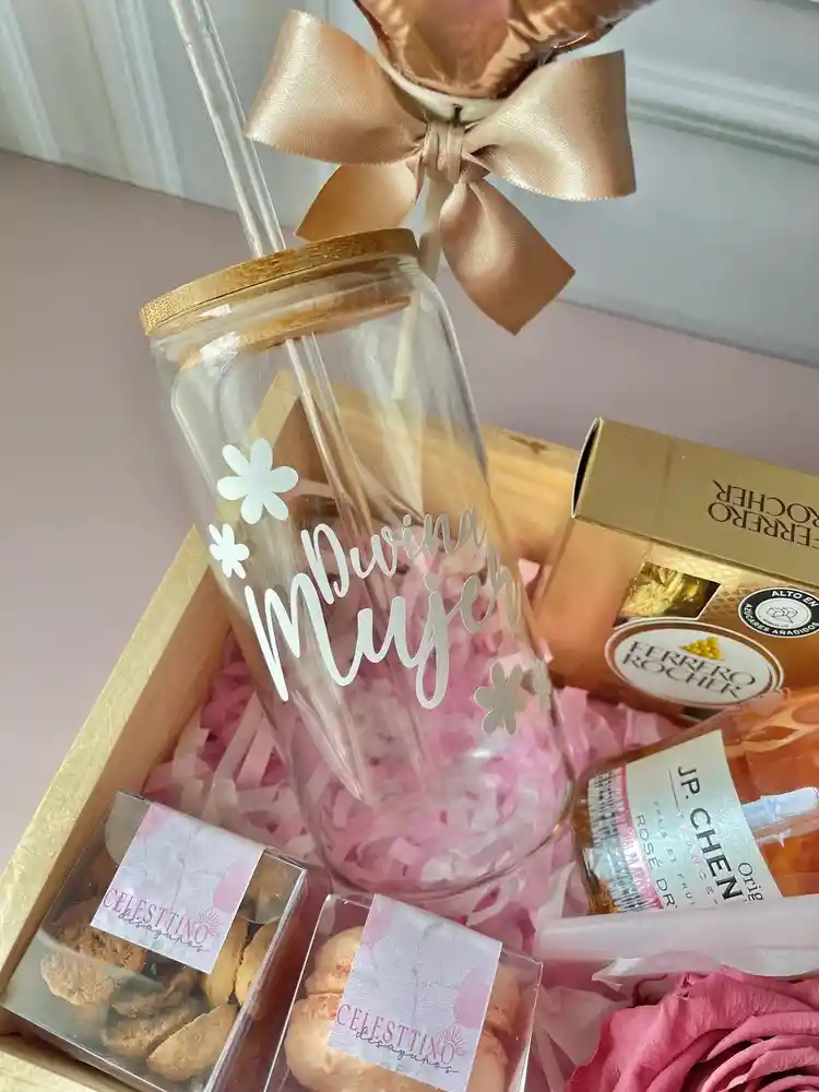 Ancheta Luxury Mujer Con Globo Oro Rosa, Champagne, Vaso De Vidrio, Rosa Preservada