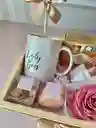 Ancheta Elegante; Mug, Champgane, Rosa Preservada, En Canasta De Pino Con Globo