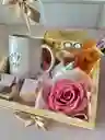 Ancheta Elegante; Mug, Champgane, Rosa Preservada, En Canasta De Pino Con Globo