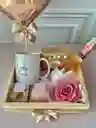 Regalo Para Mujer Luxury. Canasta De Madera Con Mug, Rosa Preservada, Elegante