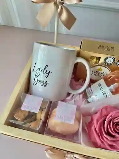 Cajita De Madera Con Globo , Mug, Especial Día De La Mujer