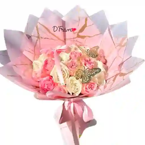 Bouquet De Rosas Y Mariposas