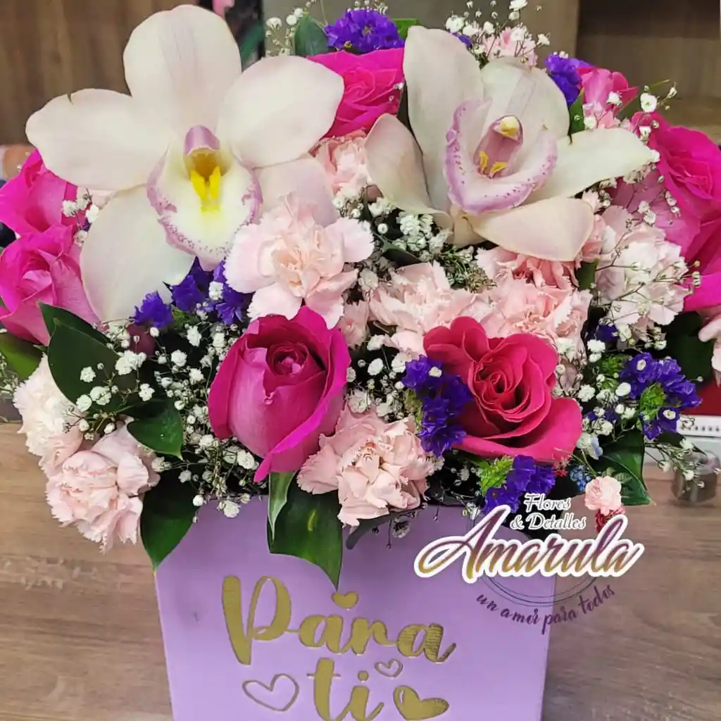 Caja Flor Con Rosa, Clavel Y Orquidea