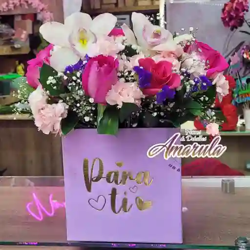 Caja Flor Con Rosa, Clavel Y Orquidea