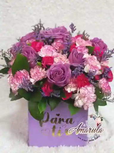 Caja Flor Con Rosas Y Claveles