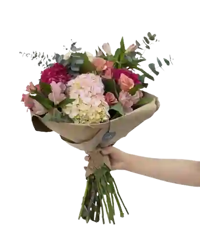 Flores De Hortensias Y Rosas En Bouquet