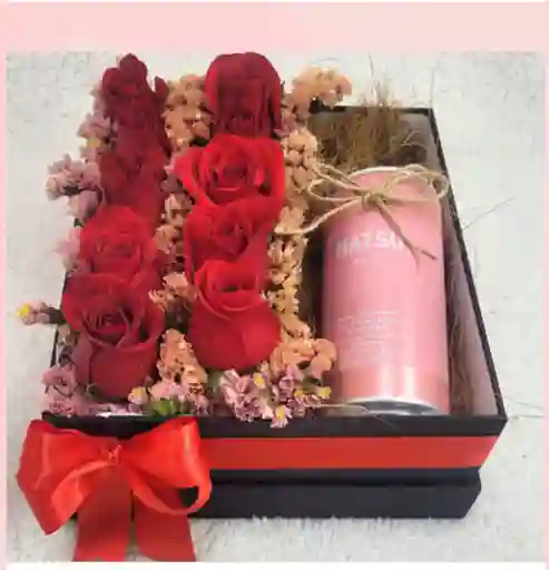 Caja Cuadradra Con Rosas Y Hatsu