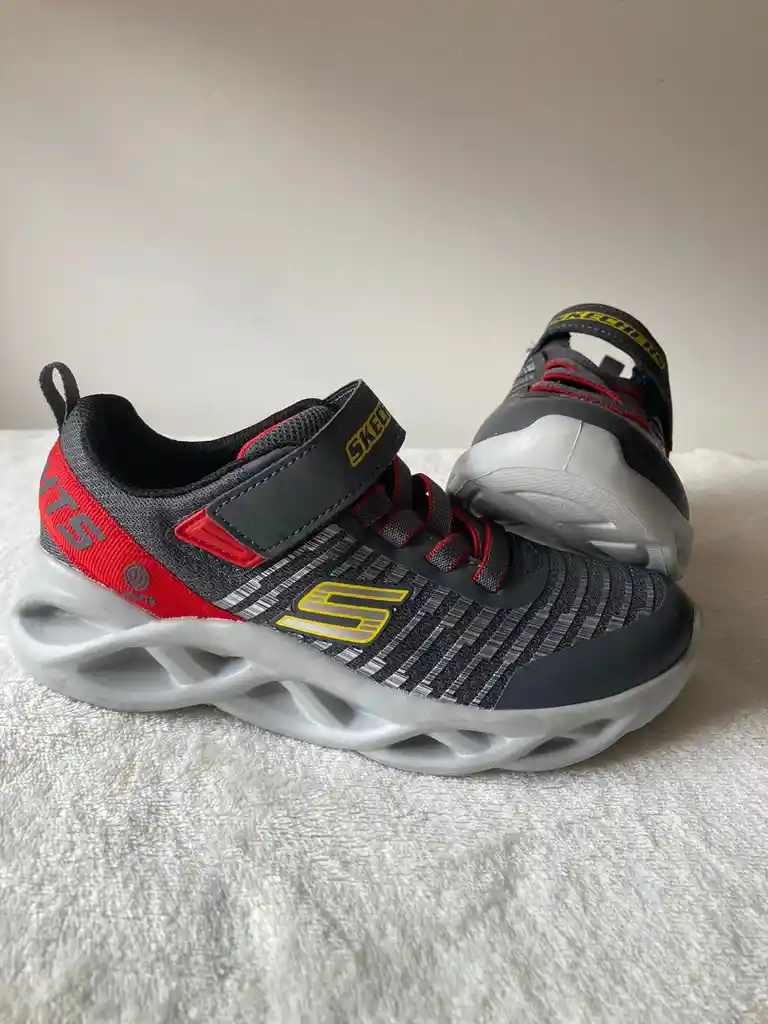 Tenis Skechers Niño Talla 32