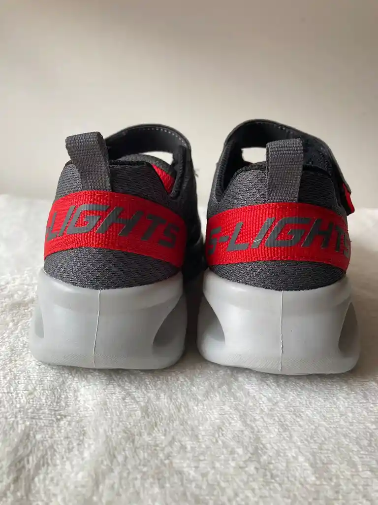 Tenis Skechers Niño Talla 32