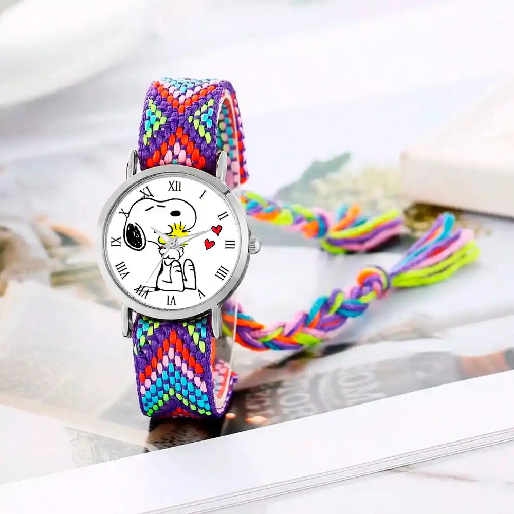 Reloj Snoopy Perro Plateado Tejido Artesanal + Estuche