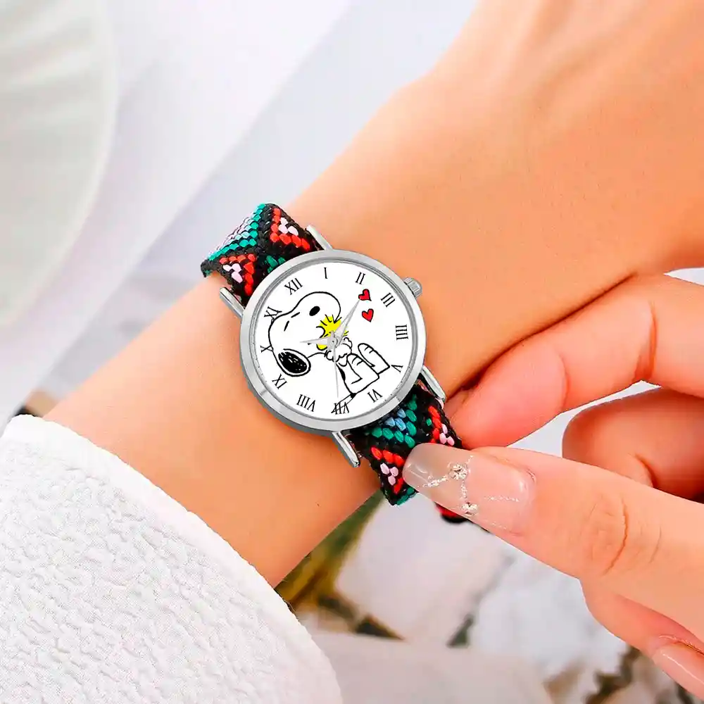 Reloj Snoopy Perro Plateado Tejido Artesanal + Estuche