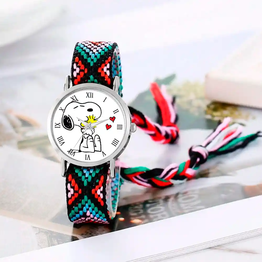 Reloj Snoopy Perro Plateado Tejido Artesanal + Estuche