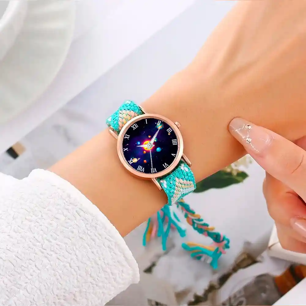 Reloj Sistema Solar Dorado Tejido Artesanal Mujer + Estuche