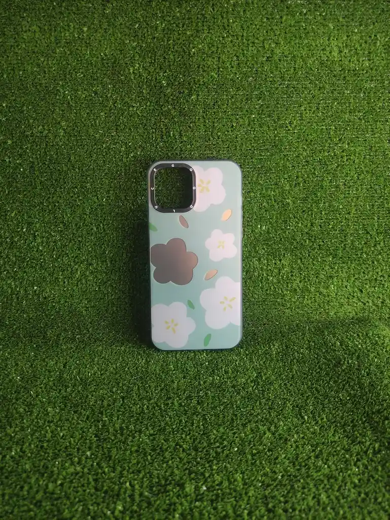Iphone 12 Pro Max| Forro Protector | Case Rigido|good Luck |flor Blanca | Bordes Reforzados |iphone| Carcasa | Funda | Anti Humedad | Full Proteccion.