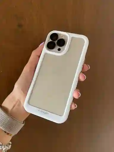 Estuche Spigen Blanco Iphone 13