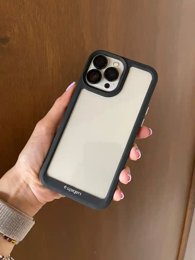 Estuche Spigen Negro Iphone 15 Pro