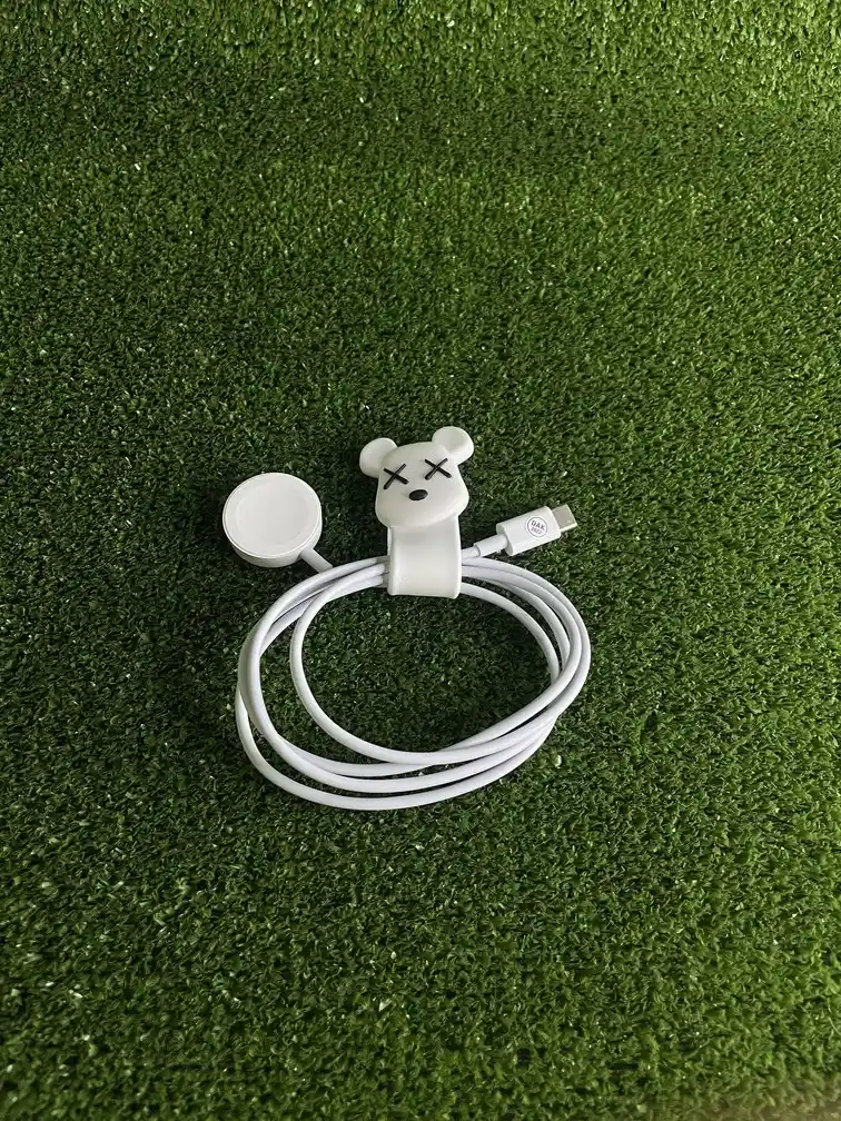 Ordenador De Cables | Audifonos | Cargadores | Diseños | Kaws Oso Blanco