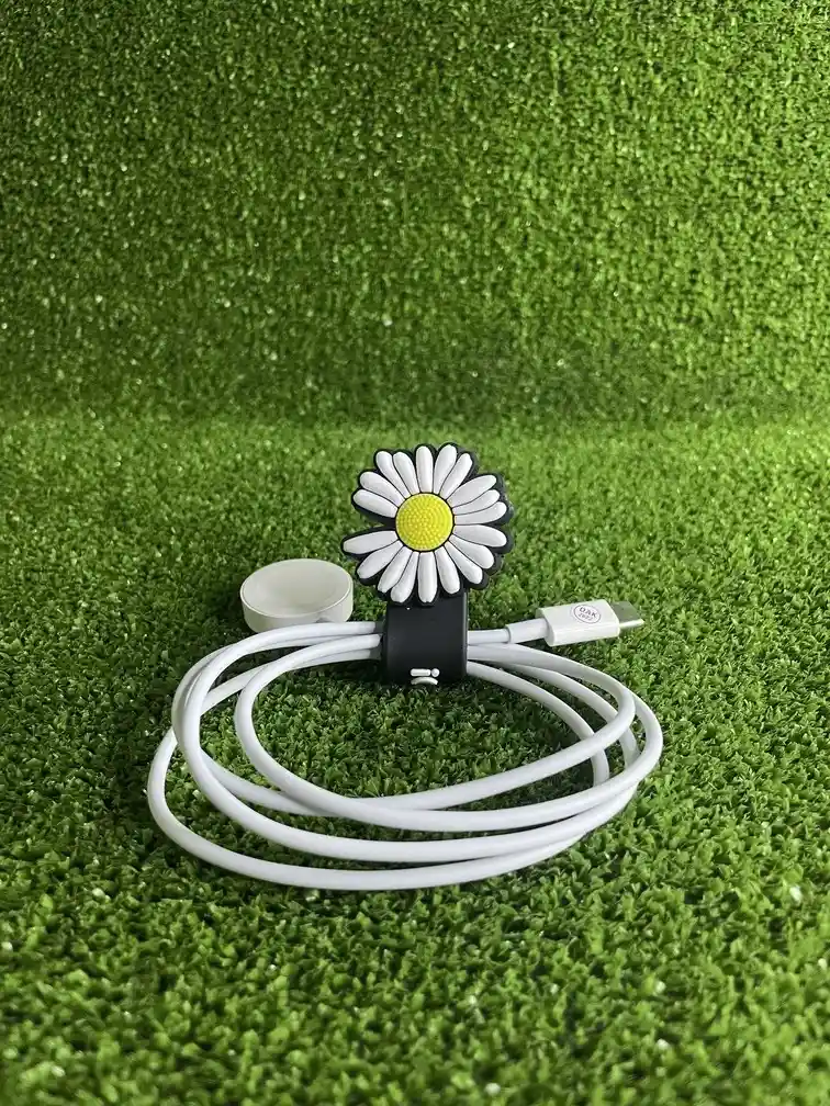 Ordenador De Cables | Audifonos | Cargadores | Diseños | Flor Blanca